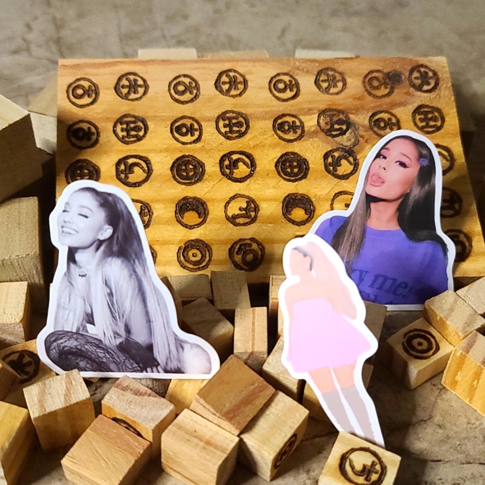 Ariana Grande Stickers